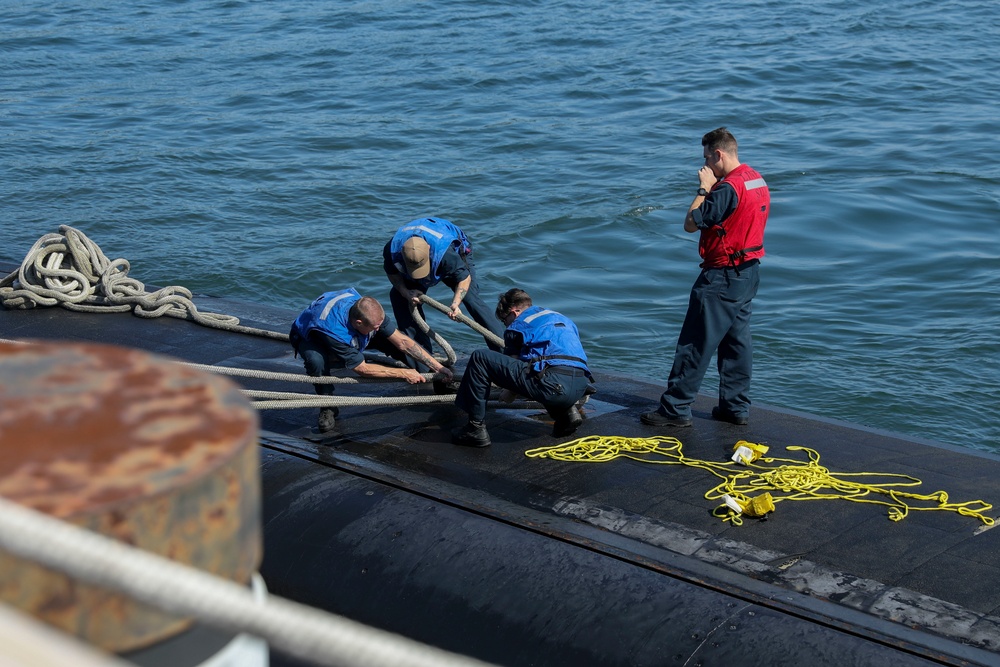 USS Chicago Makes Port Visit to Fleet Activities Yokosuka