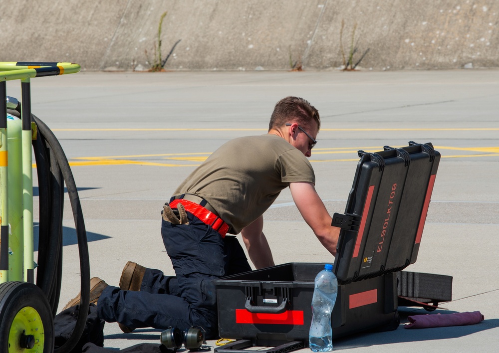 U.S. F-22s forward deploy to 32nd Tactical Air Base, Łask, Poland