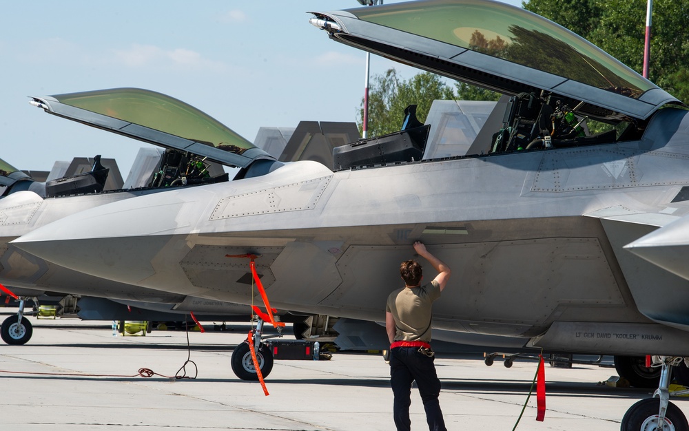 U.S. F-22s forward deploy to 32nd Tactical Air Base, Łask, Poland