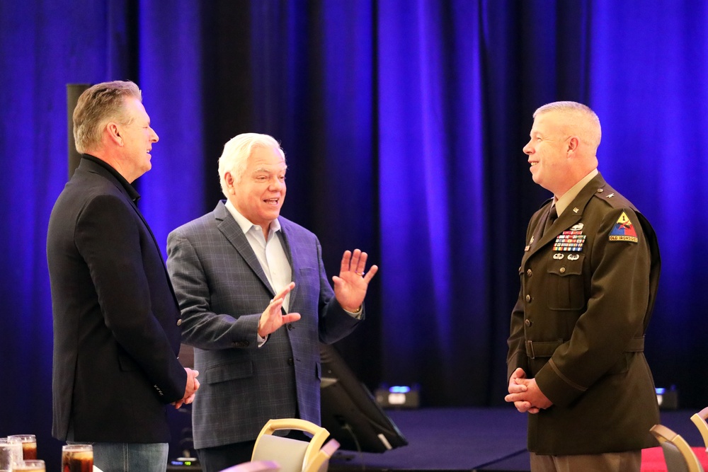 1st Armored Division shares state of the military with El Paso Chamber of Commerce