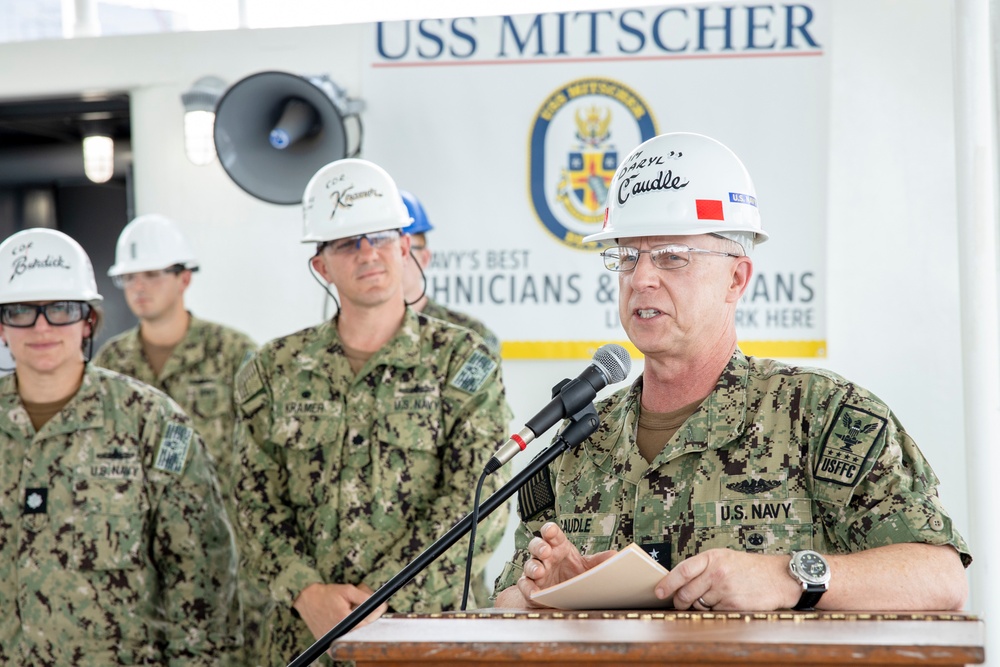 Adm. Caudle, USFFC, presents Battenberg Cup to USS Mitscher (DDG 57)