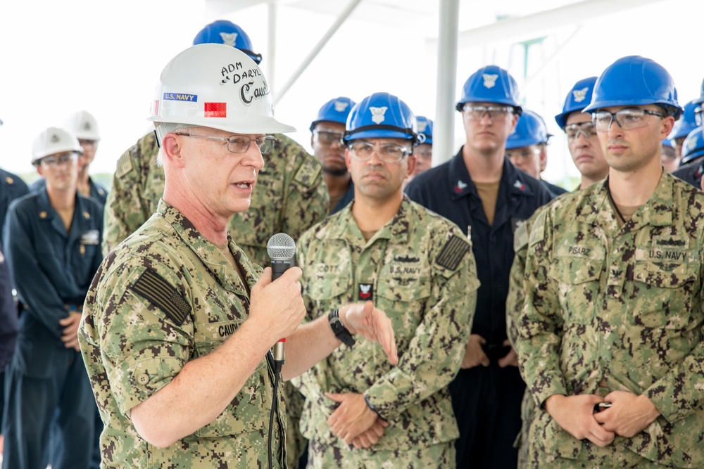 Adm. Caudle, USFFC, presents Battenberg Cup to USS Mitscher (DDG 57)