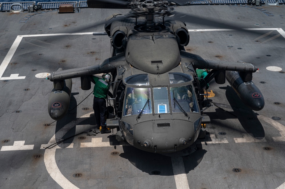 1-228 Aviation Regiment qualify to land aboard U.S. Navy vessels in Central American waters