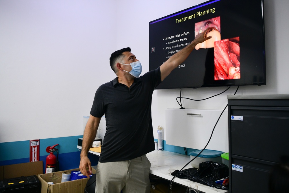 Dr. Foerster gives a dental lecture in Honduras