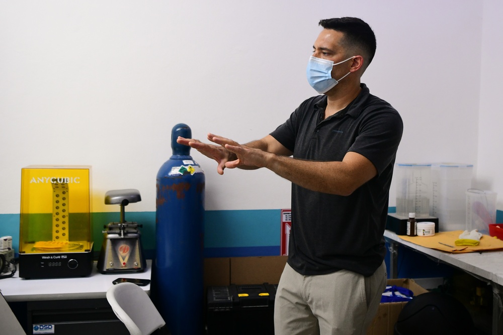 Dr. Foerster gives a dental lecture in Honduras