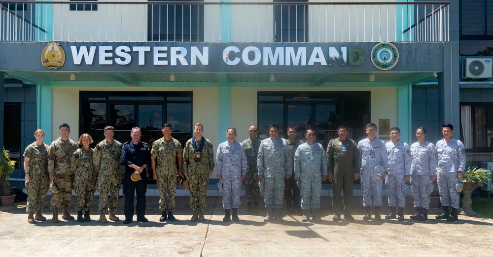 DVIDS - Images - CTF73 Visits WESCOM [Image 4 of 4]