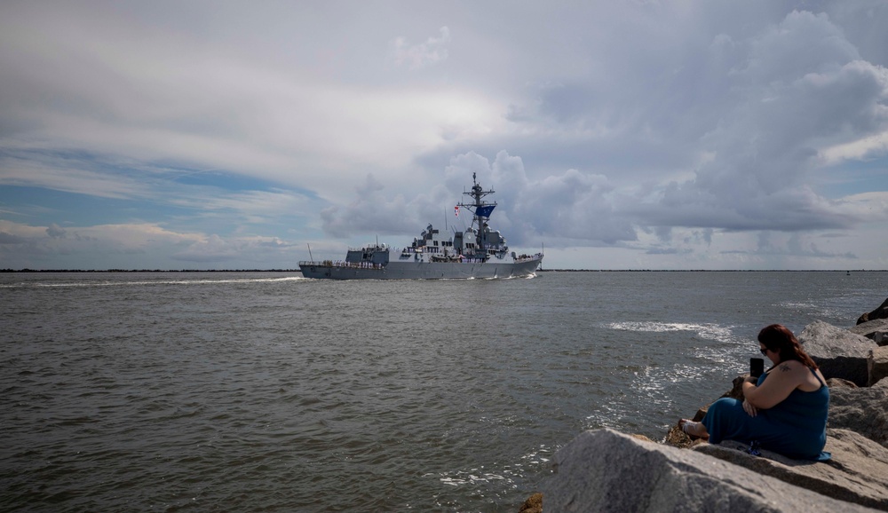 USS Farragut (DDG 99) Departs for Deployment