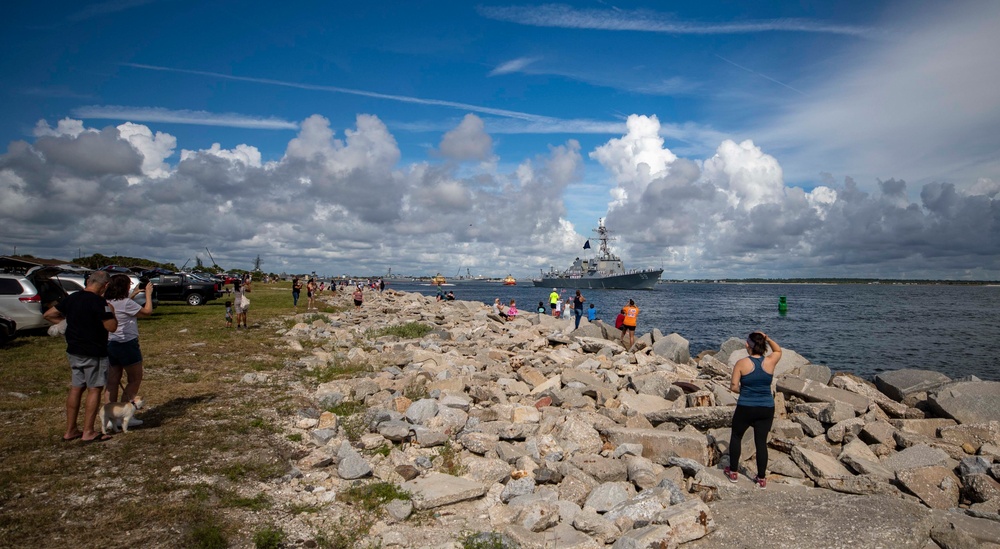 USS Farragut (DDG 99) Departs for Deployment