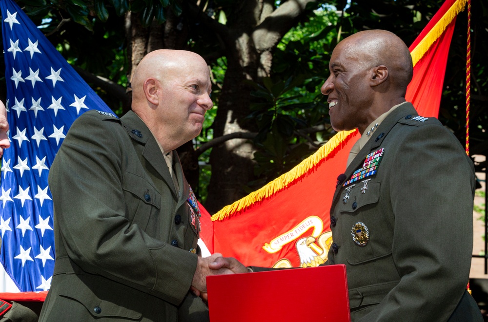https://www.dvidshub.net/image/7356299/gen-michael-langley-becomes-marine-corps-first-black-four-star-general