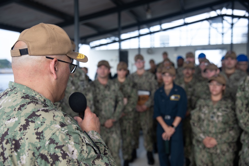 USS Vicksburg Admiral Visit