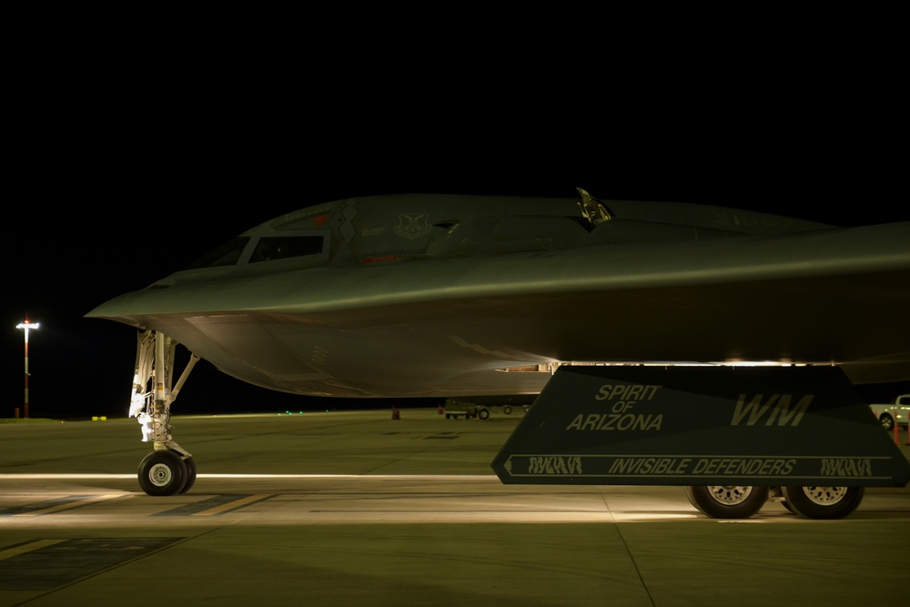 Team Whiteman Airmen perform hot pit refuel alongside RAAF Allies