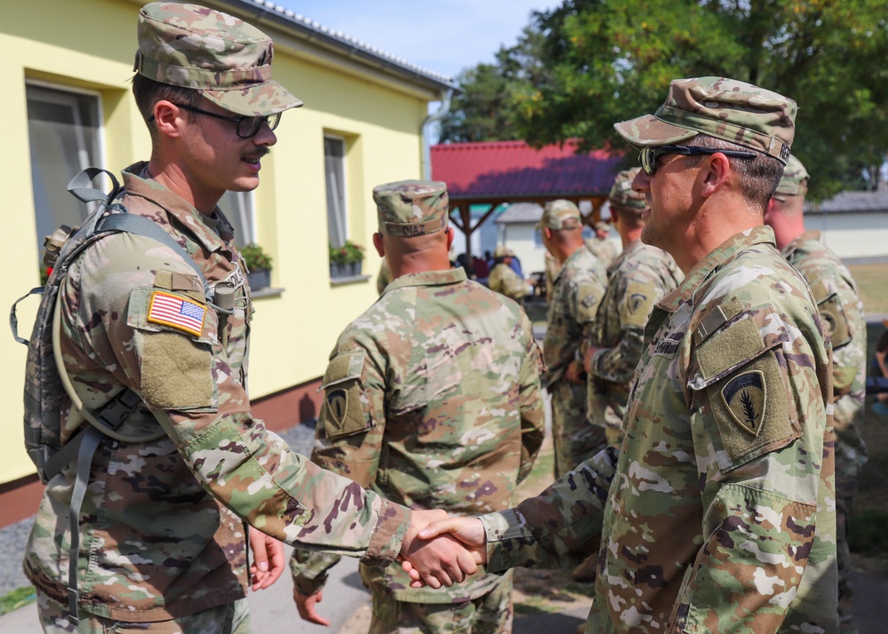 U.S. Army Best Squad 2022 Competitors Gather for Lunch Before Competition