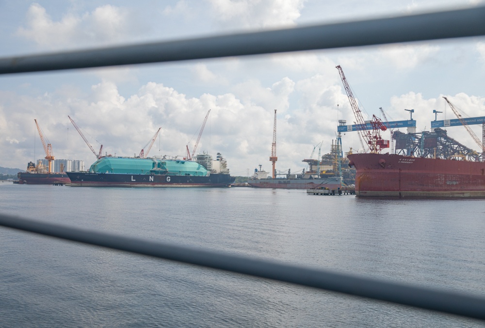 USS Antietam (CG 54) Singapore Port Visit