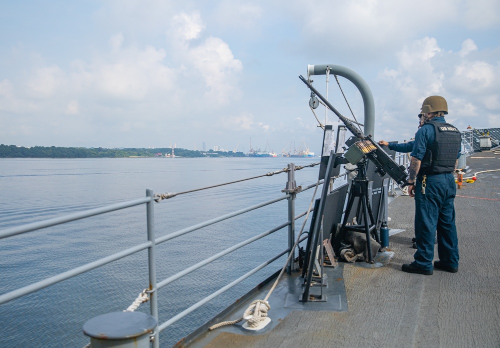 USS Antietam (CG 54) Singapore Port Visit