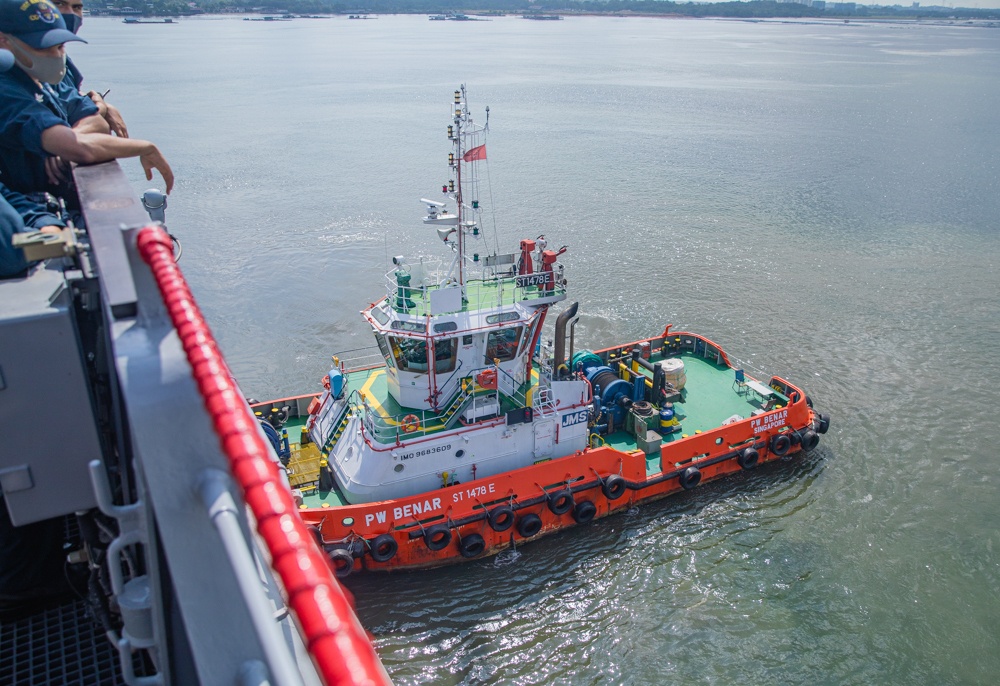 USS Antietam (CG 54) Singapore Port Visit