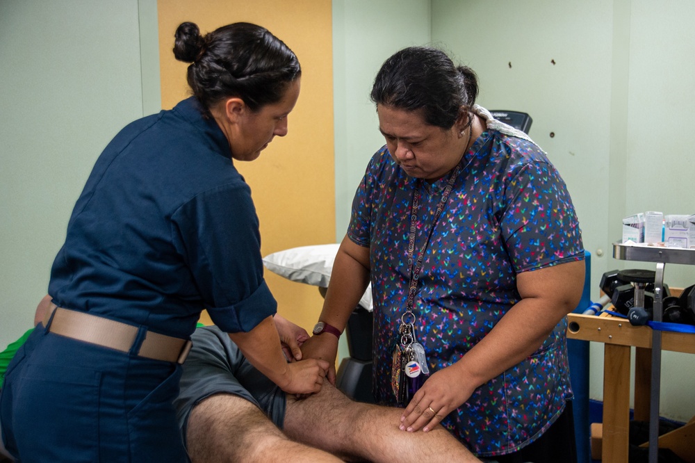 Pacific Partnership 2022 Side-by-Side Physical Therapy Exchange Aboard USNS Mercy