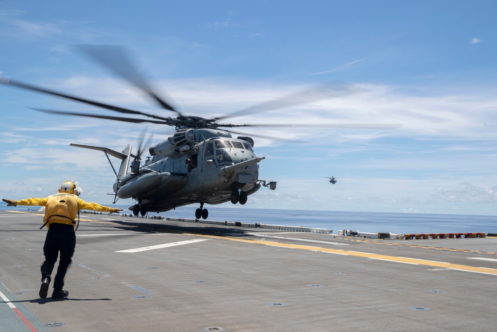 DVIDS - Images - CH-53 and UH-1Y Flight Ops [Image 2 of 47]