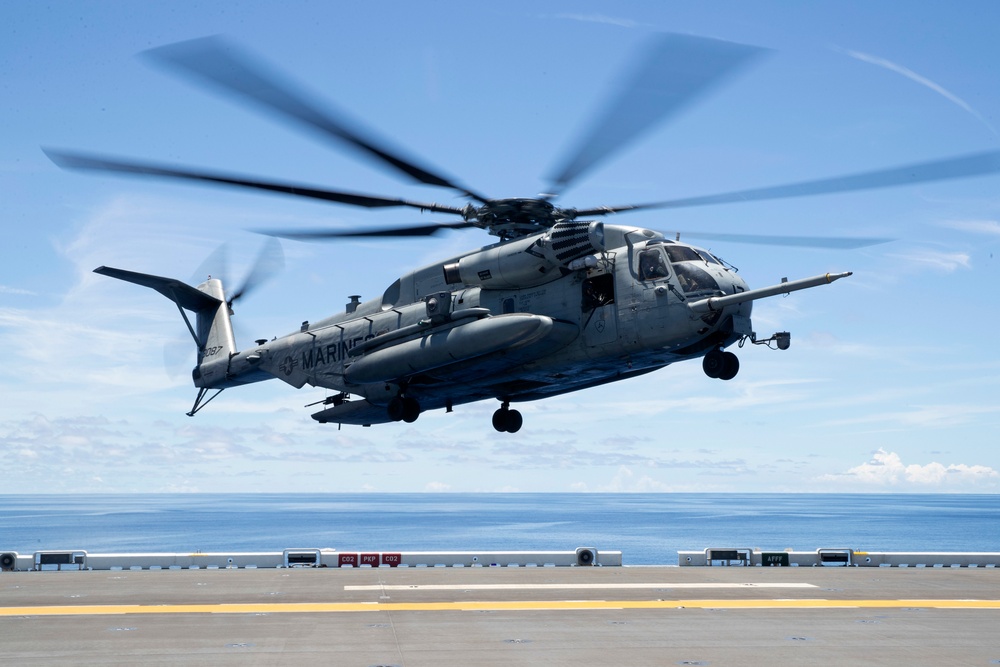 DVIDS - Images - CH-53 and UH-1Y Flight Ops [Image 28 of 47]