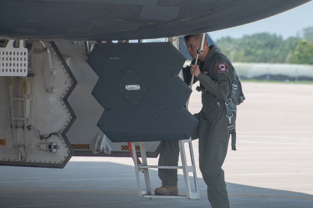 29th National Guard Bureau Chief visits 131st Bomb Wing