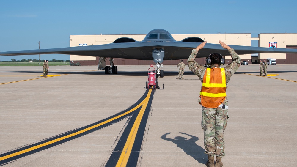 29th National Guard Bureau Chief visits 131st Bomb Wing