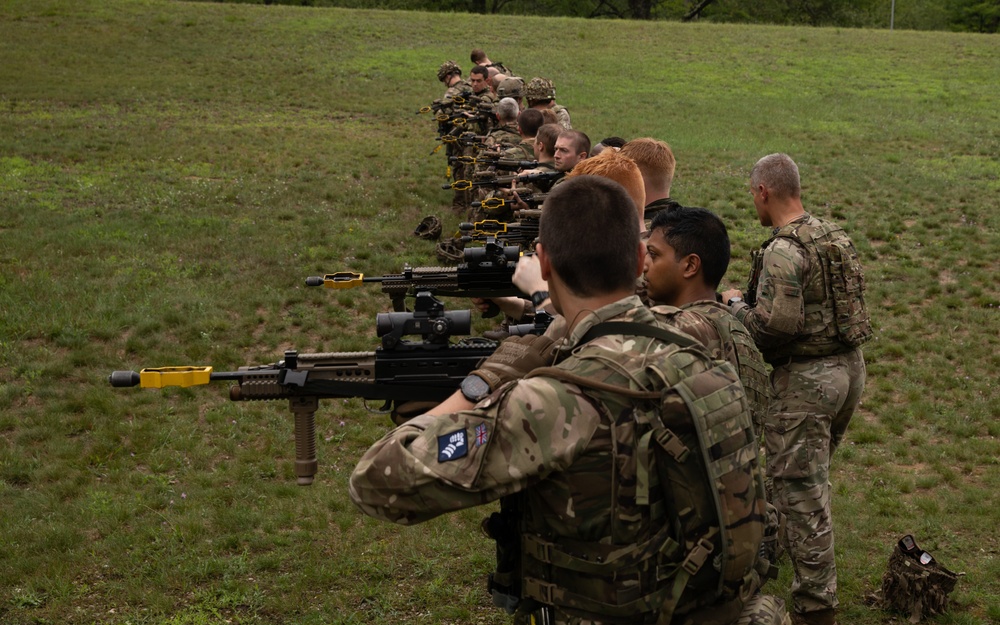 7 Rifles Soldiers conduct Urban Assault training during Northern Strike 22