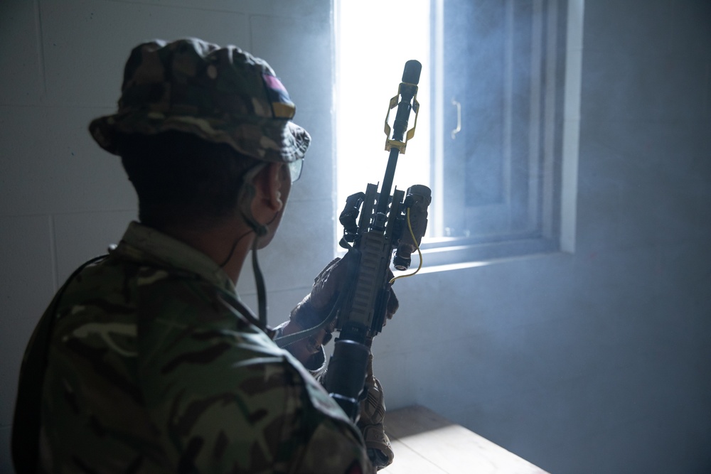 7 Rifles Soldiers conduct Urban Assault training during Northern Strike 22