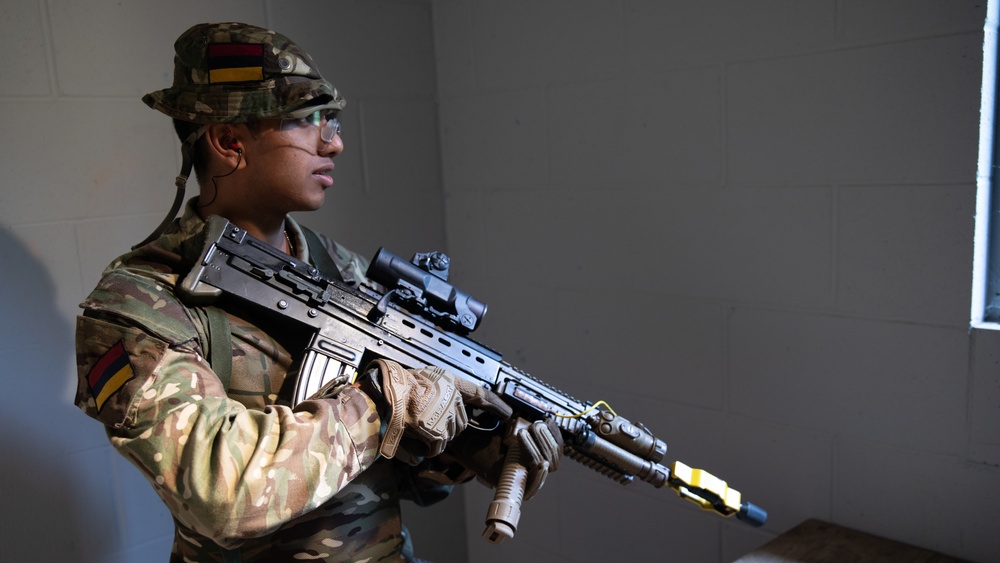 7 Rifles Soldiers conduct Urban Assault training during Northern Strike 22