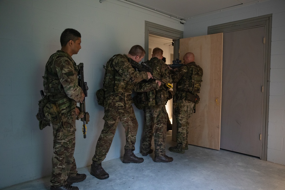 7 Rifles Soldiers conduct Urban Assault training during Northern Strike 22