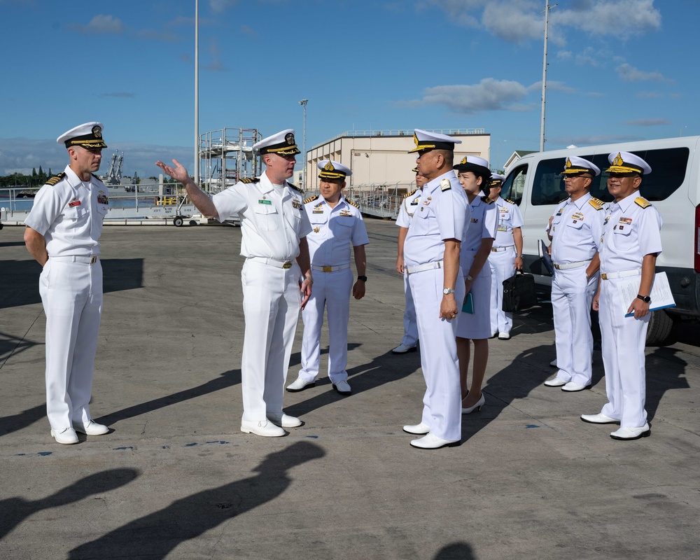 Admiral Somprasong Nilsamai Tours USS Topeka