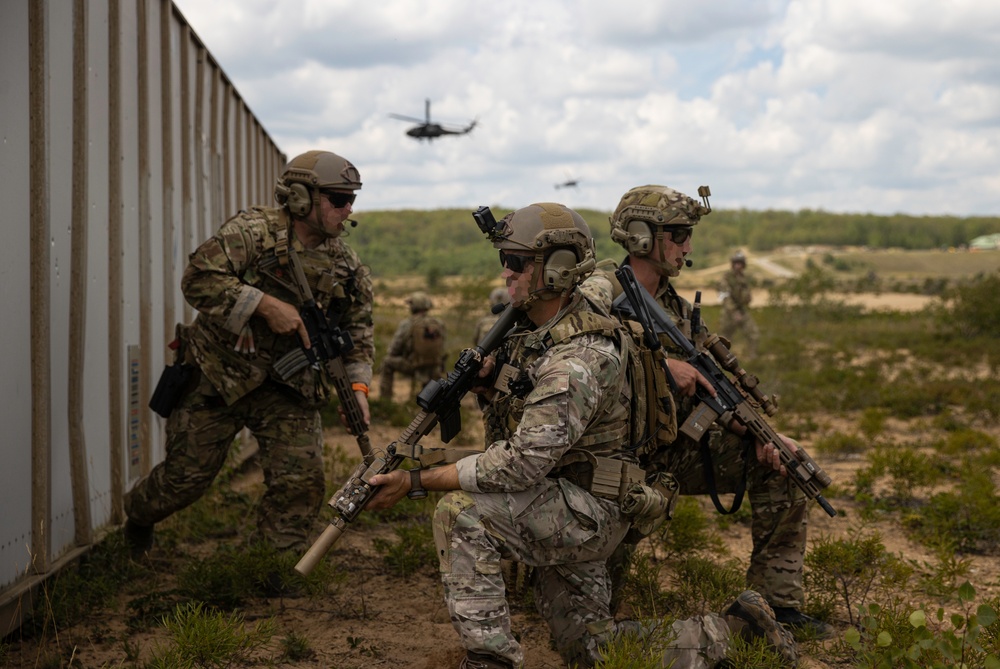 20th Special Forces Group Operators conduct aerial assault during Northern Strike