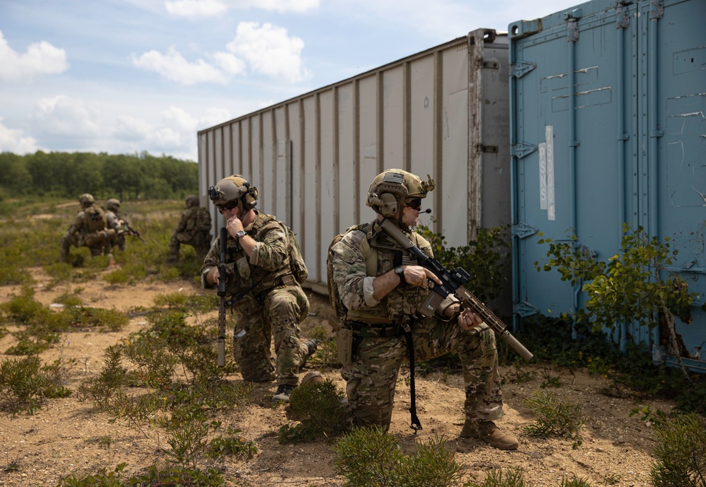 20th Special Forces Group Operators conduct aerial assault during Northern Strike