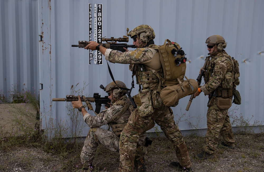 20th Special Forces Group Operators conduct aerial assault during Northern Strike