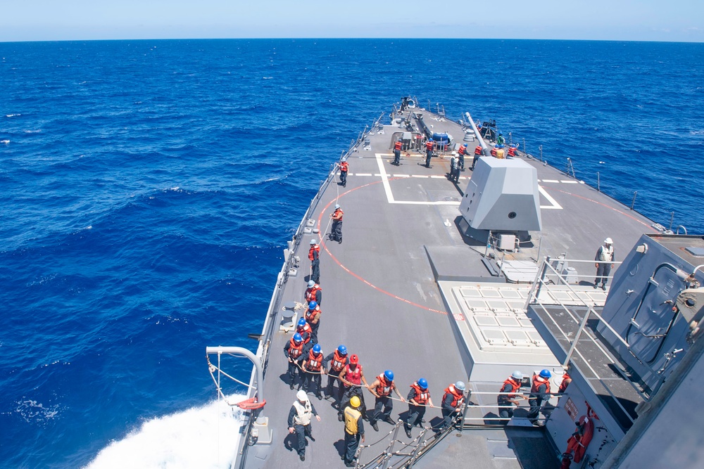 Spruance Conducts RAS with HMNZS Aotearoa