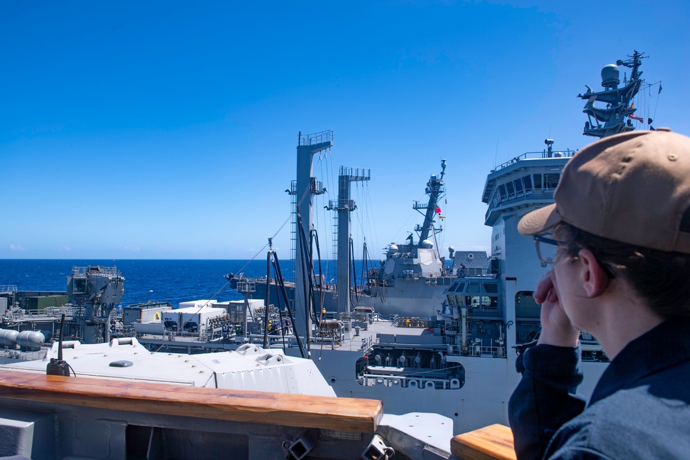 Spruance Conducts RAS with HMNZS Aotearoa