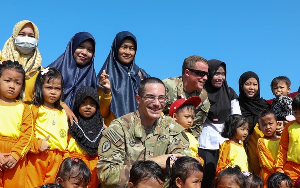 Super Garuda Shield: 25th Infantry Division Tropic Lightning Brass Band Performs for Community and Mayor