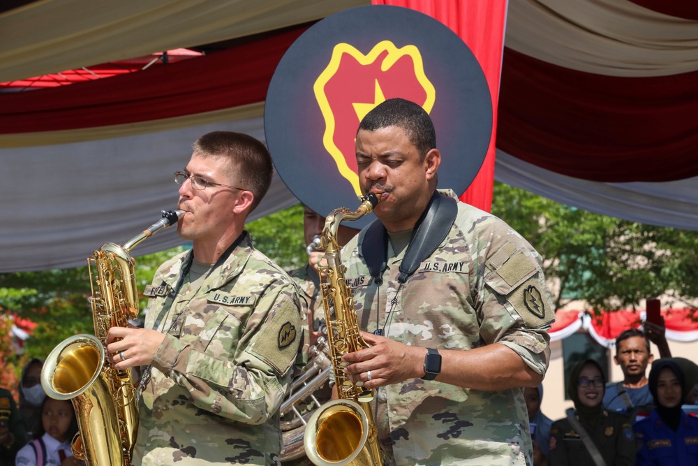 Super Garuda Shield: 25th Infantry Division Tropic Lightning Brass Band Performs for Community and Mayor