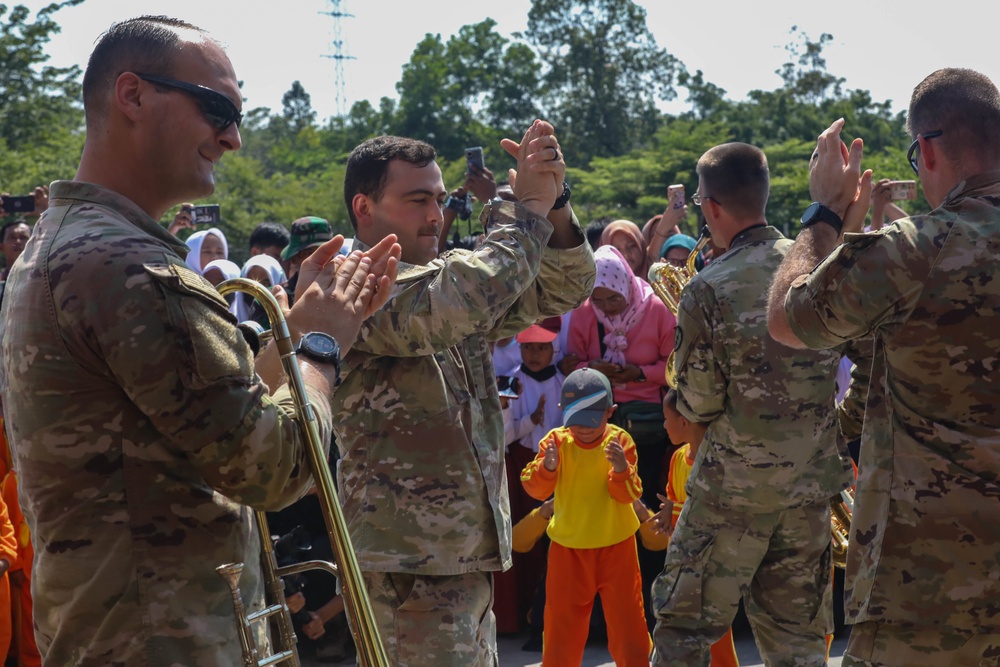 Super Garuda Shield: 25th Infantry Division Tropic Lightning Brass Band Performs for Community and Mayor