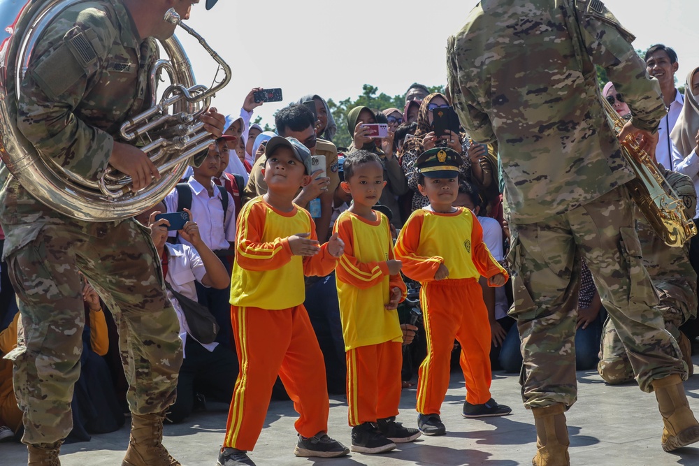 Super Garuda Shield: 25th Infantry Division Tropic Lightning Brass Band Performs for Community and Mayor