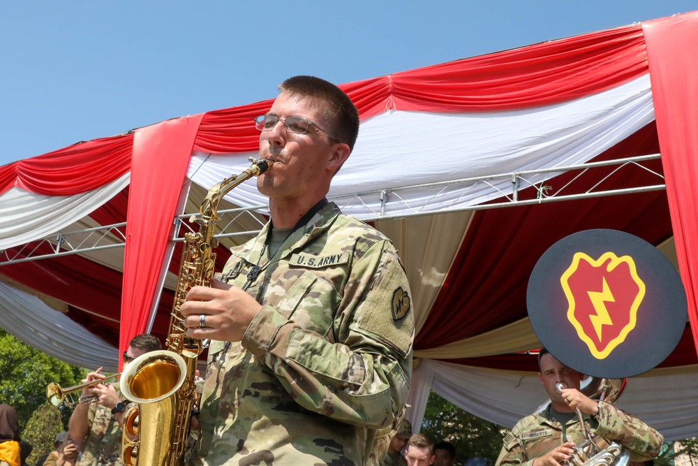 Super Garuda Shield: 25th Infantry Division Tropic Lightning Brass Band Performs for Community and Mayor