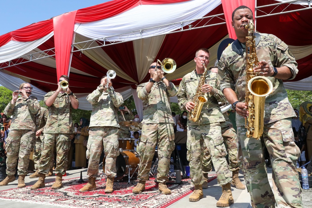 Super Garuda Shield: 25th Infantry Division Tropic Lightning Brass Band Performs for Community and Mayor