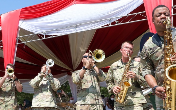 Super Garuda Shield: 25th Infantry Division Tropic Lightning Brass Band Performs for Community and Mayor