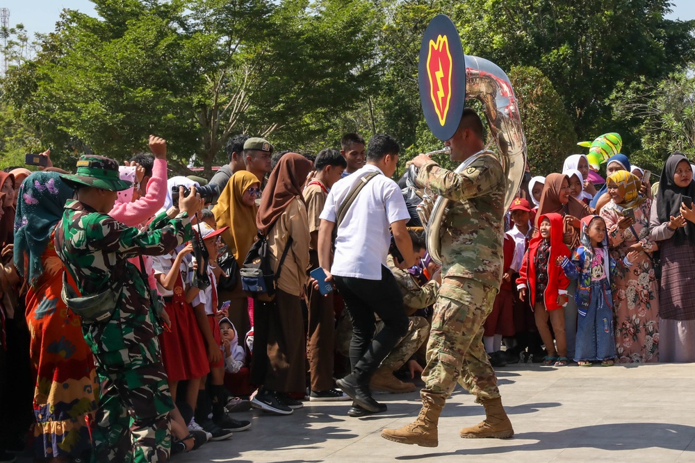 Super Garuda Shield: 25th Infantry Division Tropic Lightning Brass Band Performs for Community and Mayor