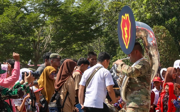 Super Garuda Shield: 25th Infantry Division Tropic Lightning Brass Band Performs for Community and Mayor