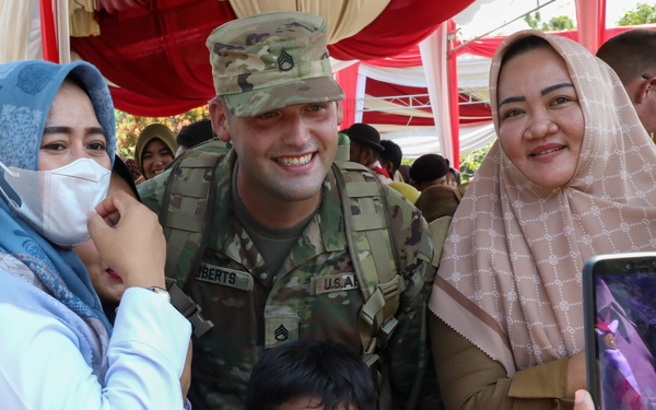 Super Garuda Shield: 25th Infantry Division Tropic Lightning Brass Band Performs for Community and Mayor