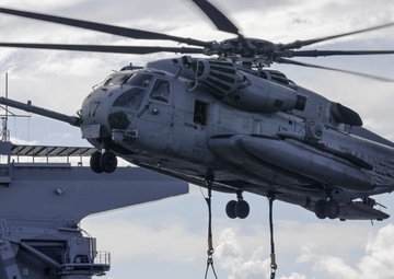 31st MEU Conducts JLTV  Shore-to-Ship Heavy Lift