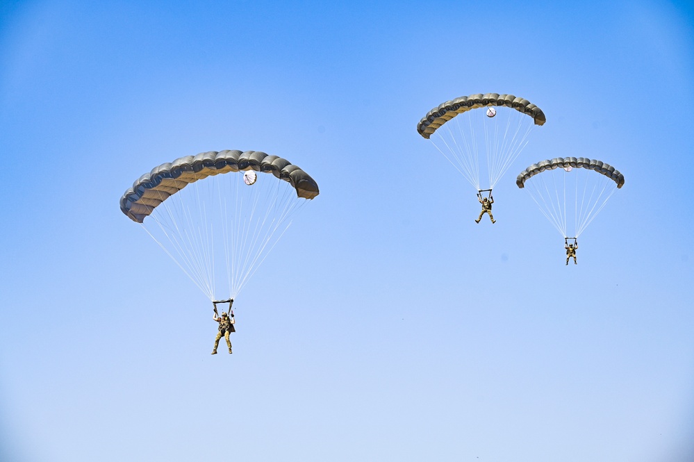 352 Special Operations Forces and Spanish EZAPAC Conduct a Bilateral Military Free Fall