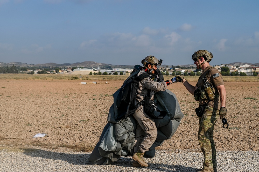 352 Special Operations Forces and Spanish EZAPAC Conduct a Bilateral Military Free Fall