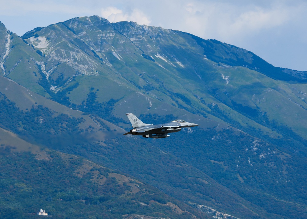 510th FS F-16s showcase air superiority