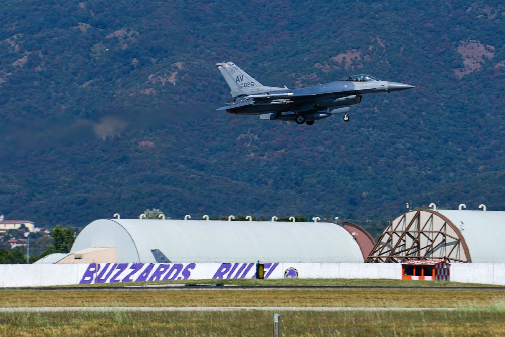 510th FS F-16s showcase air superiority