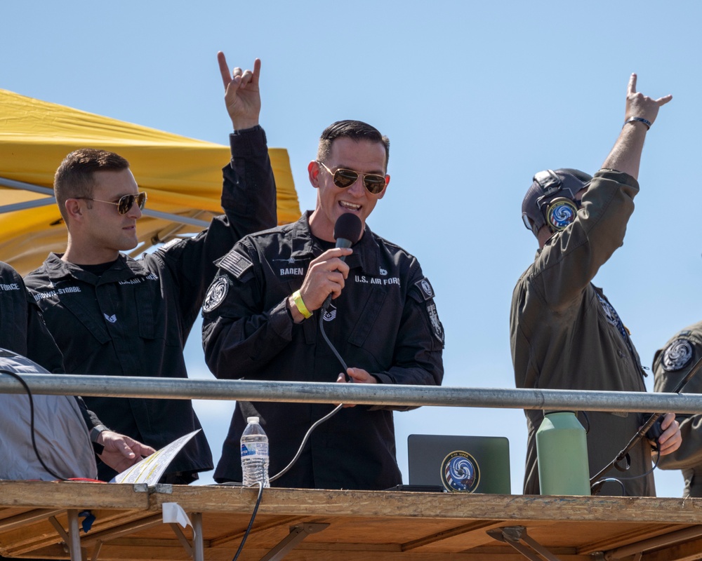 F-16 Viper Demo Team performs at the Oregon International Air Show